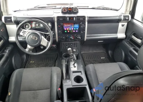 2008 Toyota Fj Cruiser z USA, uszkodzony, nr VIN JTEBU11F18K019688